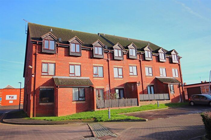 1 Bedroom Flat For Sale In Rectory Road, Rushden, NN10