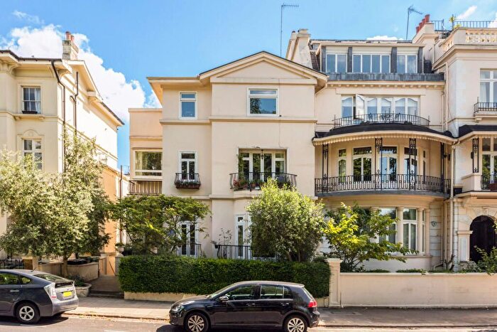 2 Bedroom Flat To Rent In Albert Terrace, London, NW1