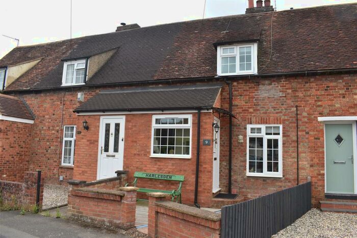 2 Bedroom Cottage For Sale In Folly Farm, Cranfield, Bedford, MK43