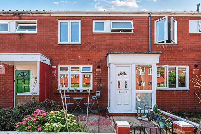 3 Bedroom Terraced House For Sale In Radcliffe Path, Battersea, London, SW8