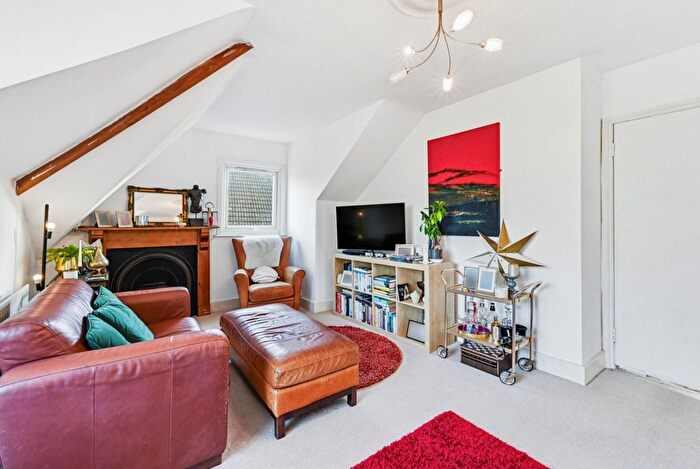 2 Bedroom Flat For Sale In Bromley Road, Beckenham, BR3