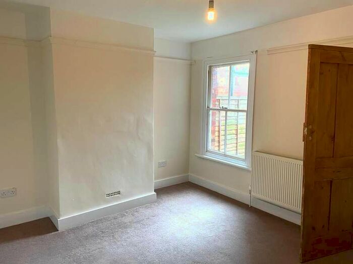 3 Bedroom Terraced House To Rent In Mount Pleasant Road Aldershot, GU12