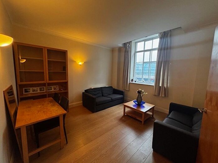 2 Bedroom Flat To Rent In D Belvedere Road, County Hall Apartments, London, London, SE1
