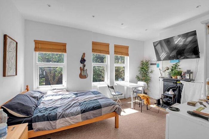 2 Bedroom Flat For Sale In St. Dunstans Road, Hammersmith, W6