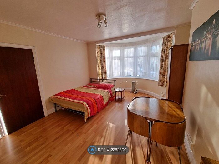 Studio To Rent In Wealdstone, Harrow, HA1