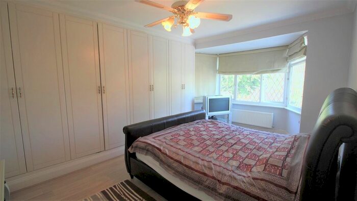 5 Bedroom Property To Rent In Upcroft Avenue, Edgware, HA8