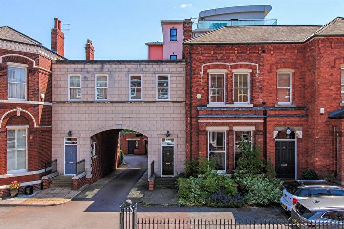 4 Bedroom Semi Detached House For Sale In St. Johns North, Wakefield, WF1