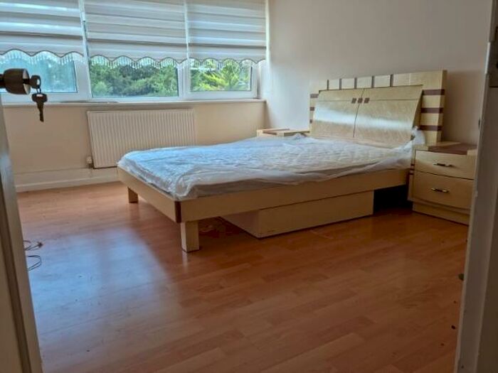 2 Bedroom Flat To Rent In Bellmont Hill, : Bed Rec Bath, SE13