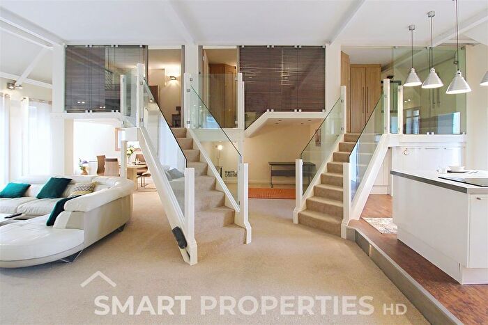 4 Bedroom Flat To Rent In Westgate, Huddersfield, HD1