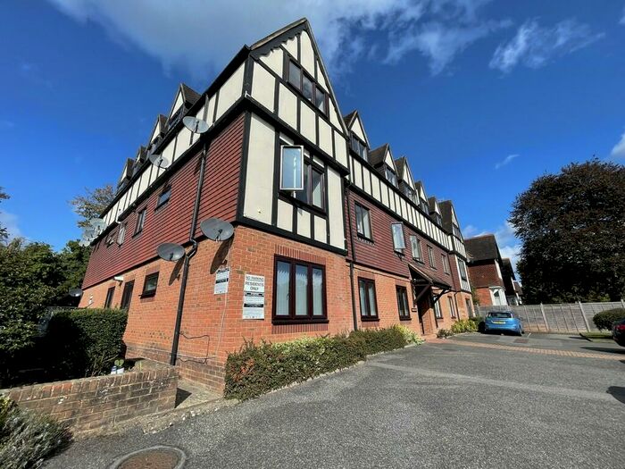 2 Bedroom Apartment To Rent In Flat, Gresham Place, Oxted, RH8