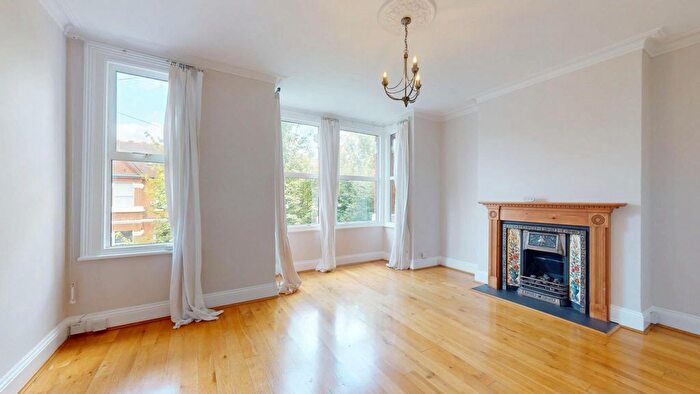2 Bedroom Flat To Rent In Alexandra Road, Chiswick, W4