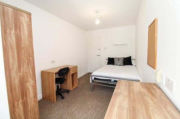 4 Bedroom Flat To Rent In Hyde Park Road, Leeds, LS6