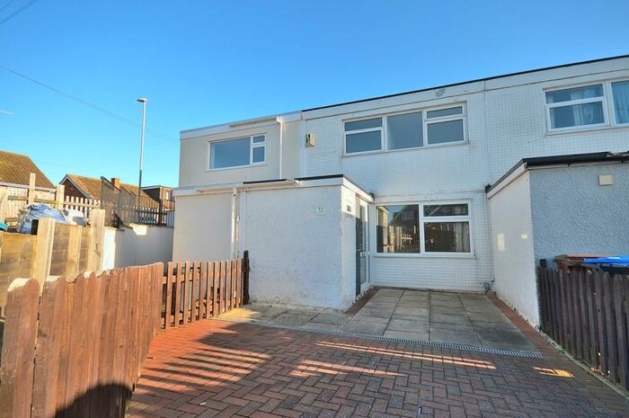 3 Bedroom Terraced House To Rent In Rennishaw Way, Northampton, NN2