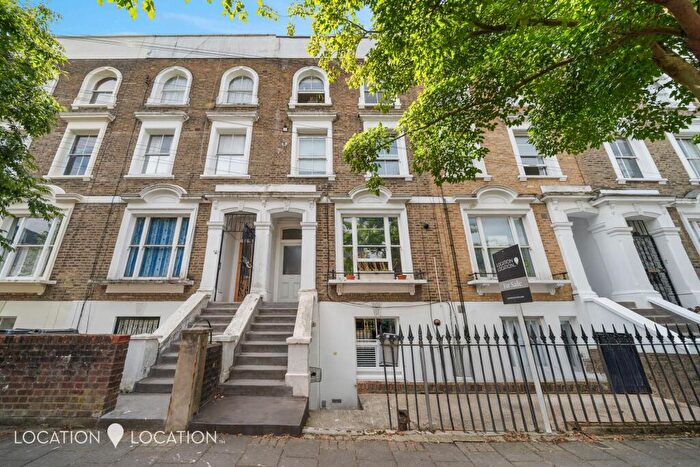 2 Bedroom Maisonette For Sale In Beatty Road, London, N16