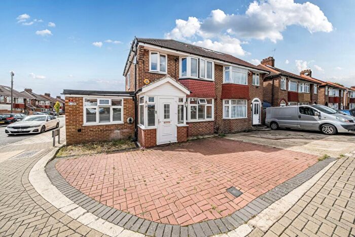 4 Bedroom House For Sale In Broomgrove Gardens, Edgware, HA8