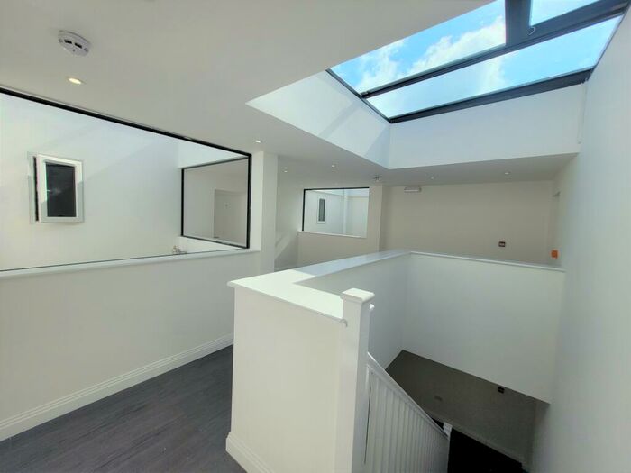 1 Bedroom Apartment To Rent In High Street, Slough, SL1