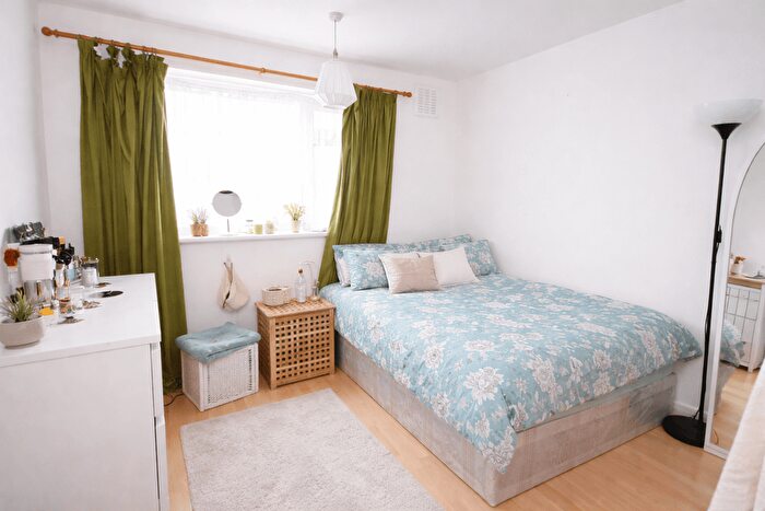 2 Bedroom Flat To Rent In Portelet Street, E1