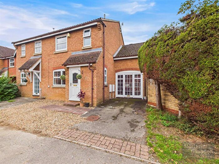 3 Bedroom Semi-Detached House For Sale In Manor Ash Drive, Bury St. Edmunds, IP32
