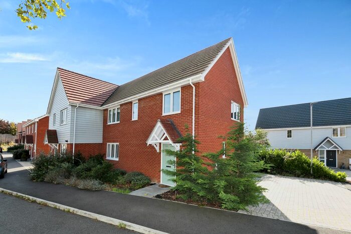 3 Bedroom Semi-Detached House For Sale In Elliots Close, West Horndon, Brentwood, Essex, CM13