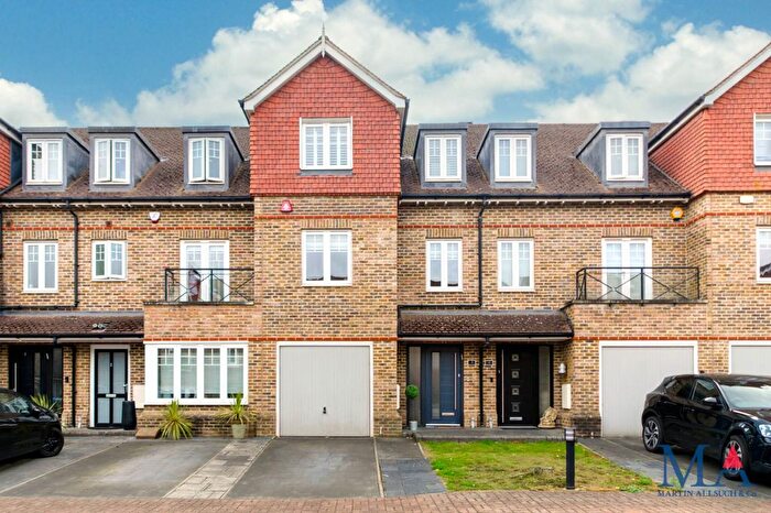 4 Bedroom Terraced House For Sale In Highbridge Close, Radlett, WD7