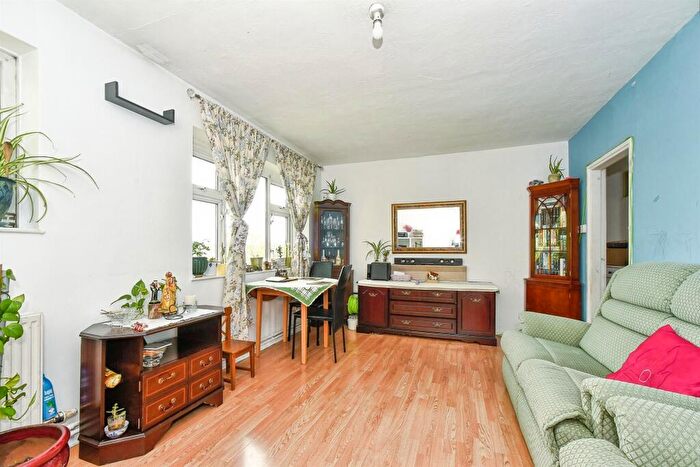 2 Bedroom Flat For Sale In Somerville Road, Swindon, SN3