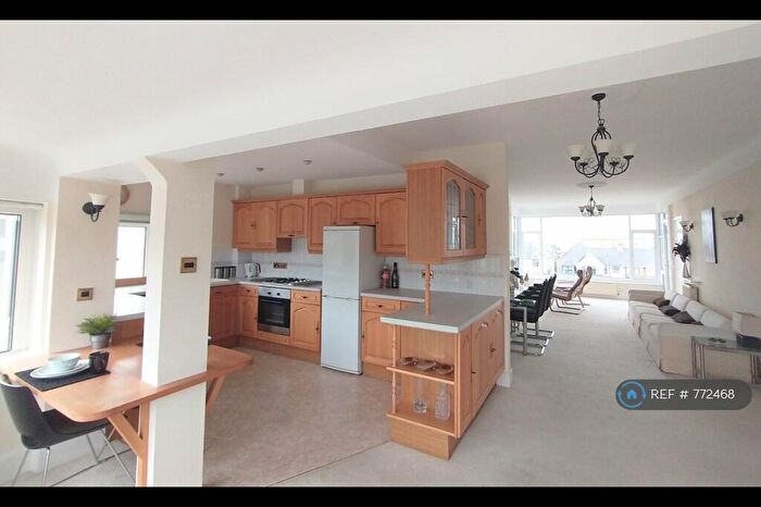 2 Bedroom Flat To Rent In Salterns Court, Poole, BH14