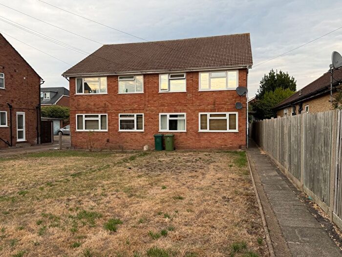 2 Bedroom Maisonette For Sale In Junction Road, Ashford, TW15