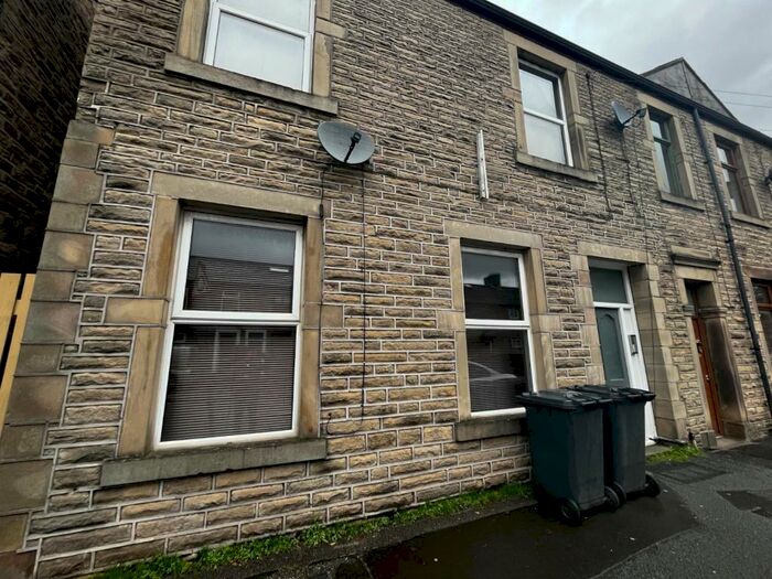 1 Bedroom Apartment To Rent In High Street East, Glossop, Derbyshire, SK13