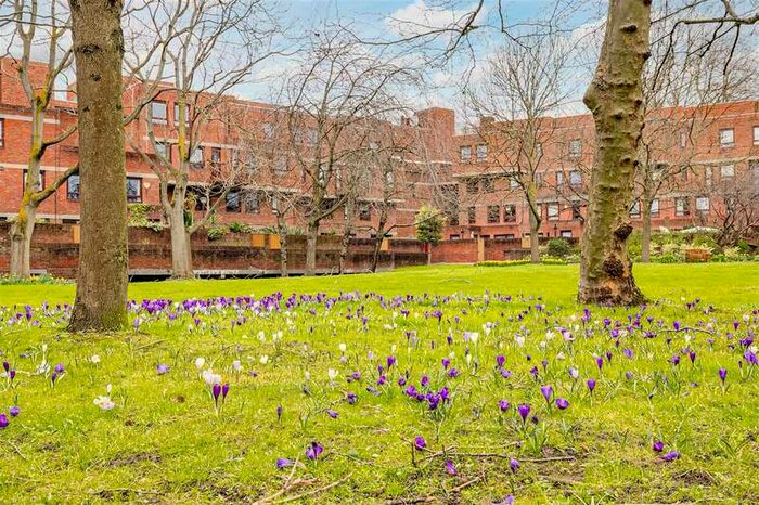 1 Bedroom Flat To Rent In More Close, St Pauls Court, London, W14