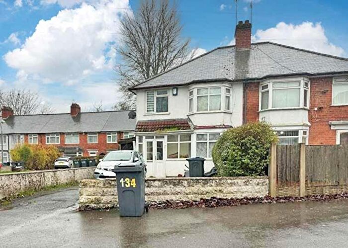 3 Bedroom Semi Detached House For Sale In Gipsy Lane, Birmingham, B23