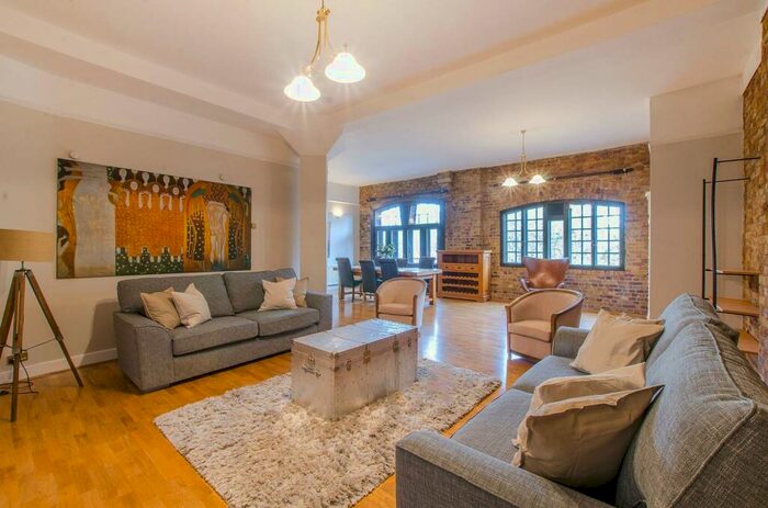 2 Bedroom Flat To Rent In The Highway, Wapping, London, E1W