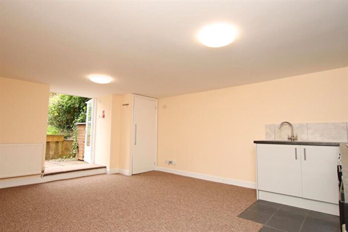 1 Bedroom Flat To Rent In Downleaze, Stoke Bishop, Bristol, BS9