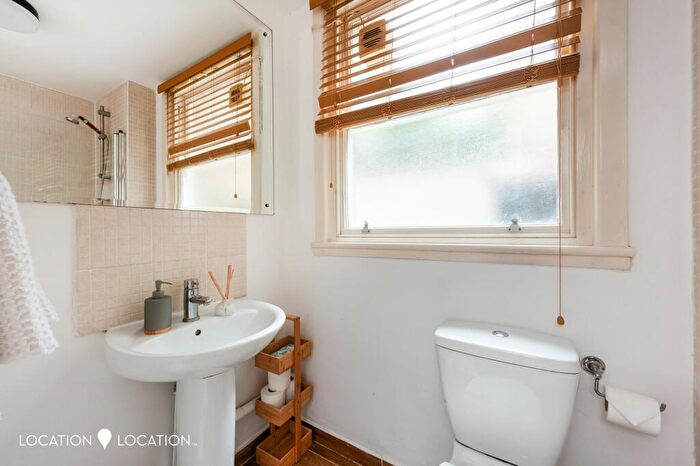1 Bedroom Flat For Sale In Shacklewell Lane, London, E8