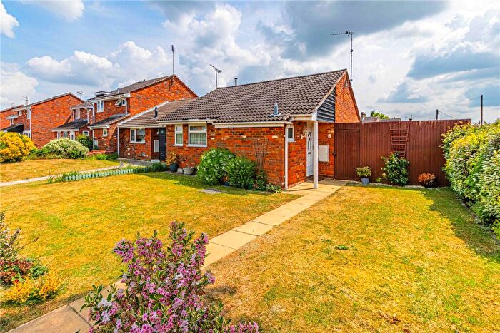 2 Bedroom Bungalow For Sale In The Pastures, Edlesborough, Buckinghamshire, LU6