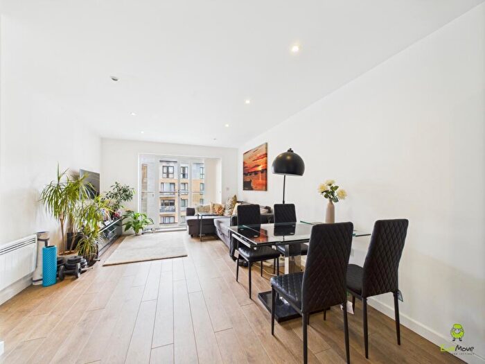 2 Bedroom Flat For Sale In Saxon House Little Brights Road, Belvedere, Kent, DA17