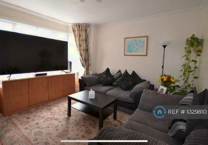 4 Bedroom Semi-Detached House To Rent In Weston Drive, Stanmore, HA7