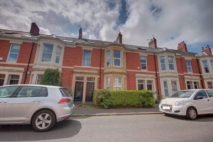 2 Bedroom Flat To Rent In Lavender Gardens, Jesmond, Newcastle Upon Tyne, NE2