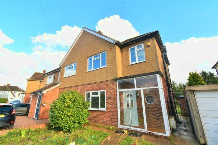 3 Bedroom House To Rent In Glenavon Gardens, Slough, SL3