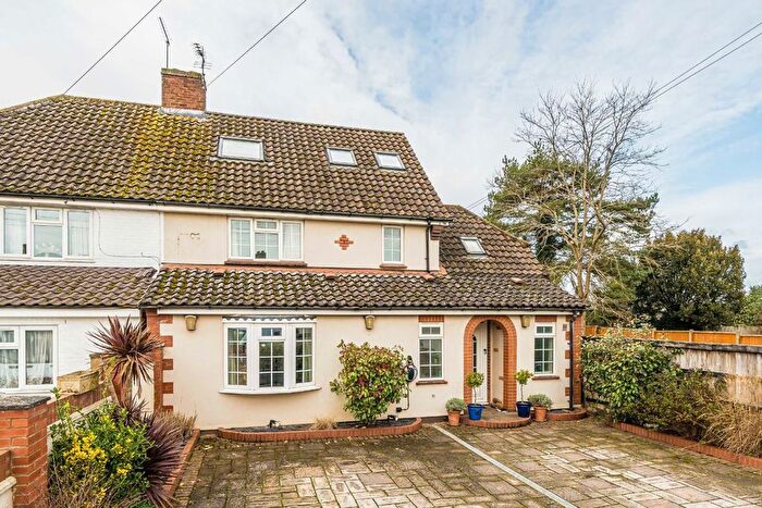 4 Bedroom Semi Detached House For Sale In Hawthorn Way, Shepperton, TW17