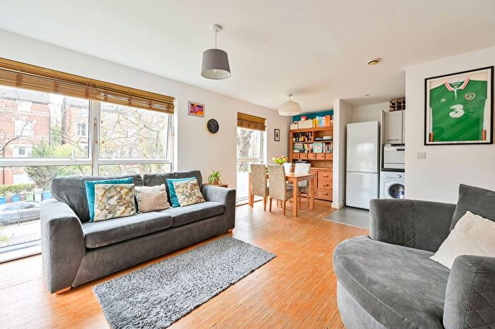 2 Bedroom Flat For Sale In Highwood Close, East Dulwich, London, SE22
