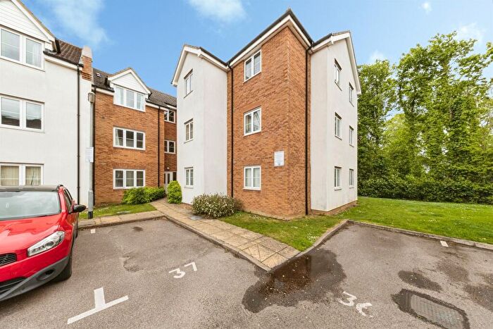 2 Bedroom Flat For Sale In Gregory Gardens, Northampton, NN3