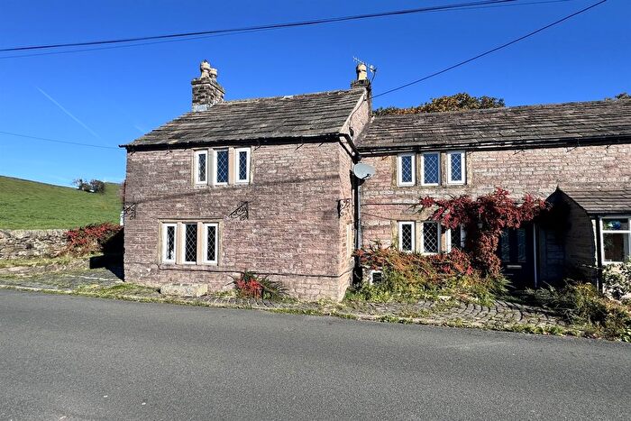 3 Bedroom End Of Terrace House For Sale In Eccles Road, Higher Crossings, High Peak, SK23