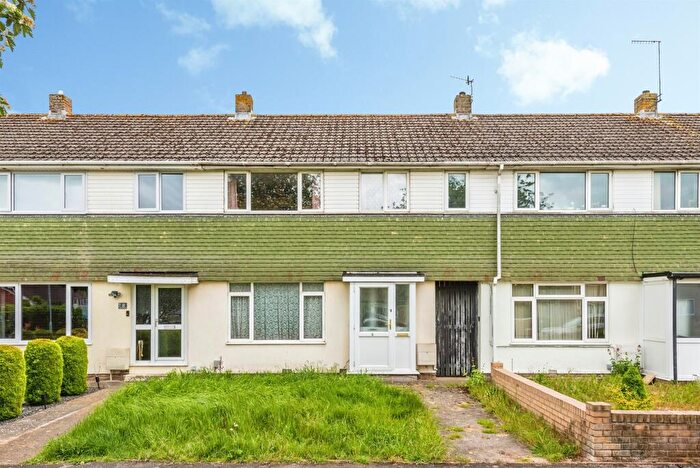 3 Bedroom Terraced House For Sale In Stour Walk, Swindon, SN25