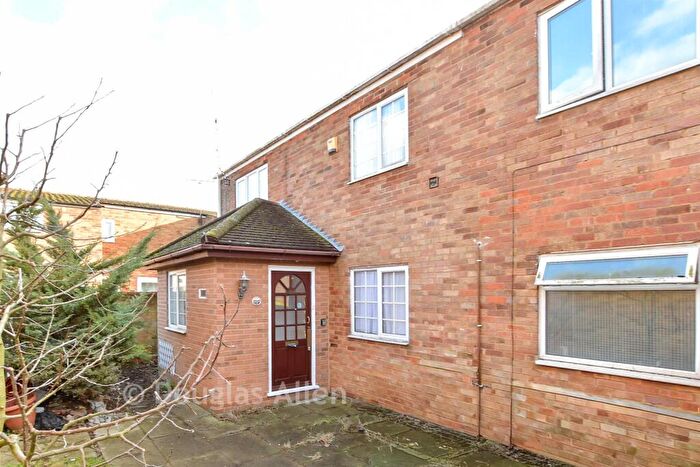 2 Bedroom End Of Terrace House For Sale In Chevers Pawen, Basildon, Essex, SS13