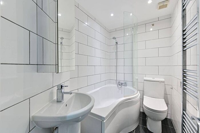 2 Bedroom Flat To Rent In Gleneagle Road, Streatham, London, SW16