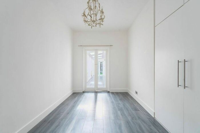 2 Bedroom Flat To Rent In Penwortham Road, Furzedown, London, SW16