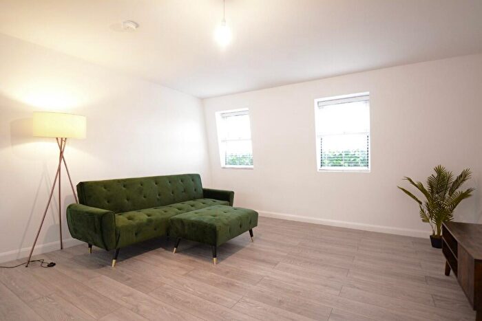 3 Bedroom Flat To Rent In Crescent Road, London, N22