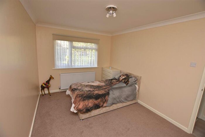3 Bedroom Detached Bungalow For Sale In Private Setting - Rainbow Road, Canvey Island, SS8