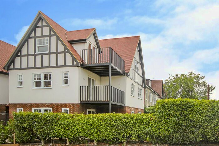 1 Bedroom Flat To Rent In Westbury Road, Brentwood, CM14