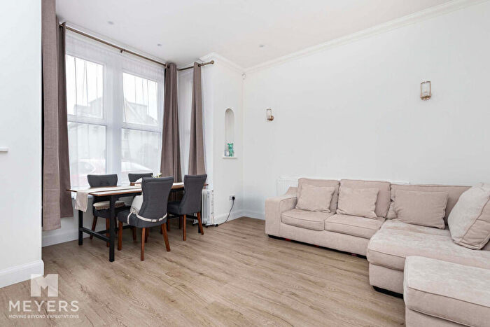 2 Bedroom Flat For Sale In Westby Road, Bournemouth, BH5